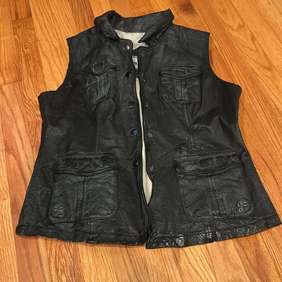 Jakett Women’s Black Leather Vest Size Medium